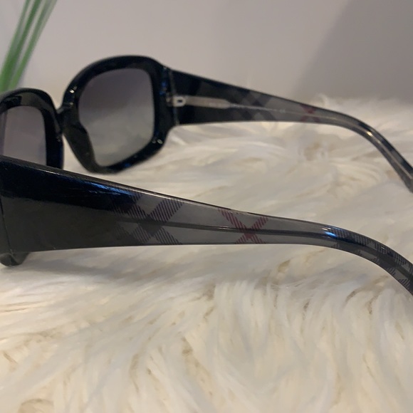 IOB EUC BURBERRY Black Sunglasses w/ Case & Cloth - Picture 5 of 15